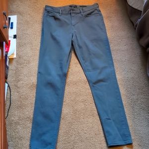 Banana Republic Skinny Traveler Pants in Yosemite Green, 32x34